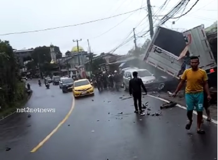 Kecelakaan Maut di Puncak Bogor Libatkan 5 Kendaraan Truk, Mobil dan Motor Ringsek, Perekam Video: Banyak Korban!