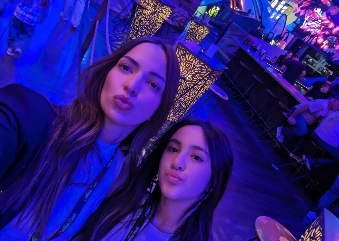 Nia Ramadhani Bantu Mikhayla Belajar, Netizen Salfok Karena Keduanya Seperti Kakak-Adik