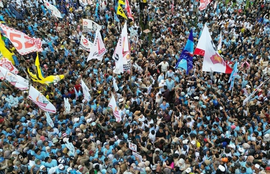 Kirab Kebangsaan Prabowo-Gibran Meriah, 02 Semakin Tangguh di Kandang Banteng