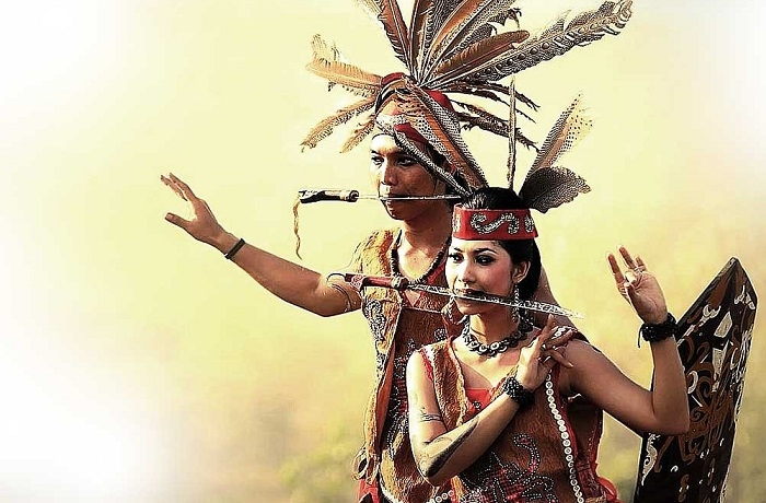 Selain Carok, Ini Tradisi Pertarungan dan Adu Pedang yang ada di Indonesia