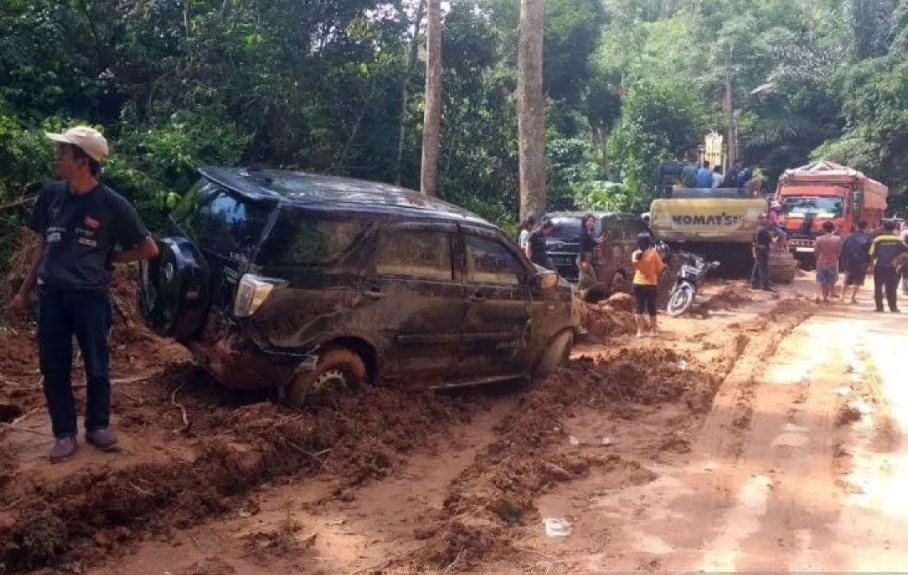 Kronologi Detik-detik Satu Keluarga Tewas di Dalam Mobil Tertimpa Tanah Longsor di Tapanuli