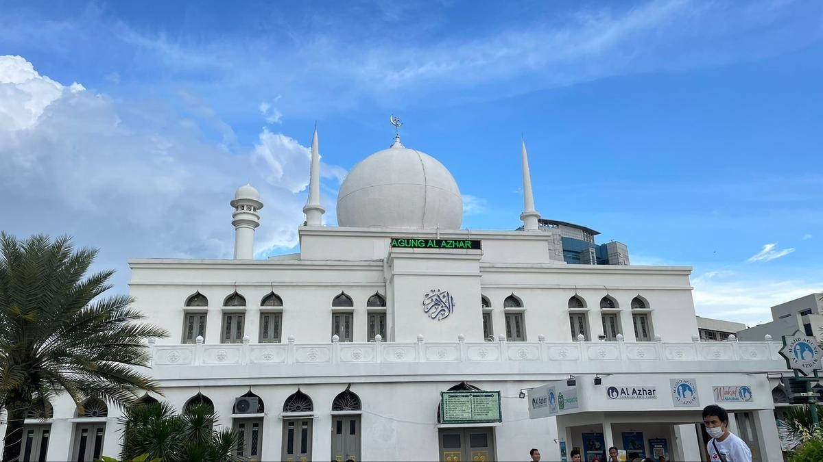Yuks Berburu Takjil di Kawasan Masjid Agung Al-Azhar, Banyak Bazar Juga