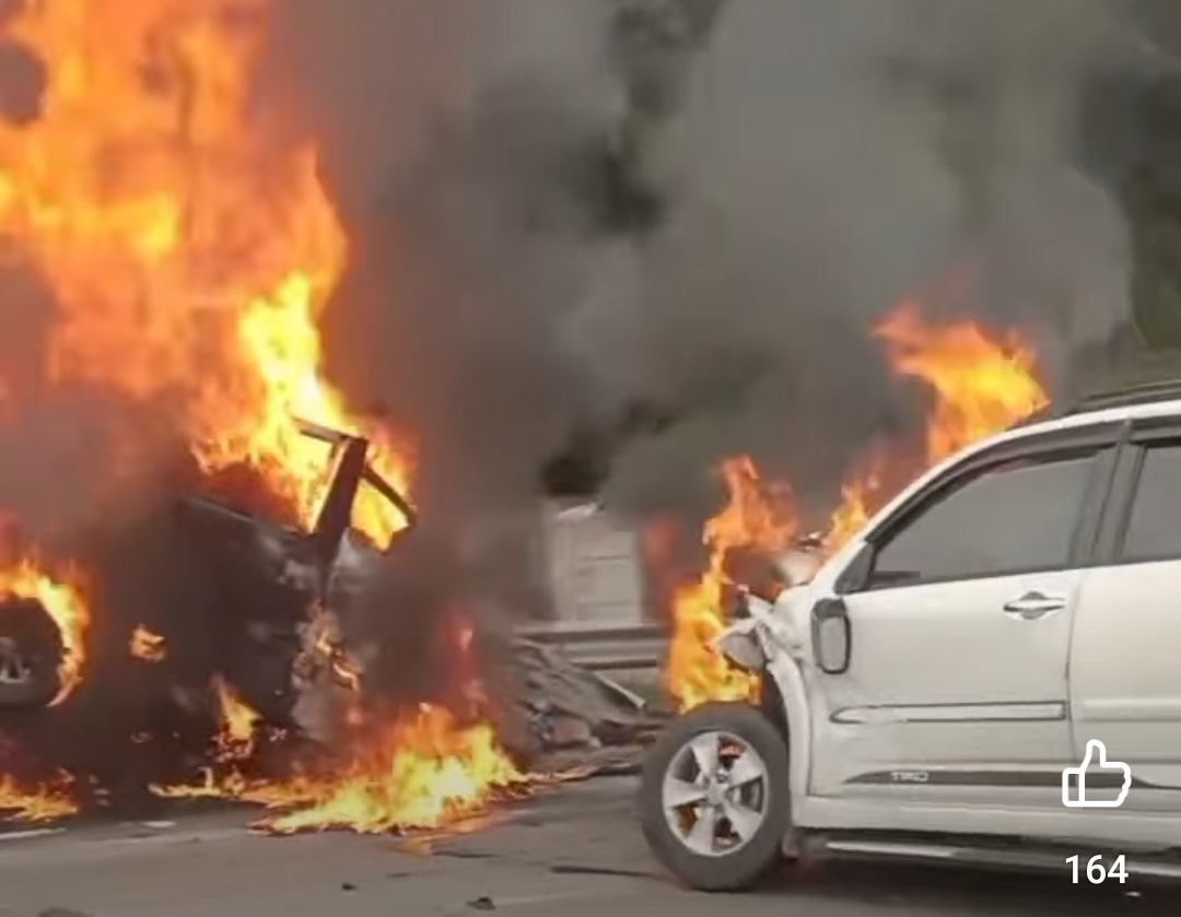 Kronologi Kecelakaan Maut di KM 58 Tol Jakarta-Cikampek, Bus dan 2 Minibus Terbakar, 12 Pemudik Tewas Terjebak Lumatan Api