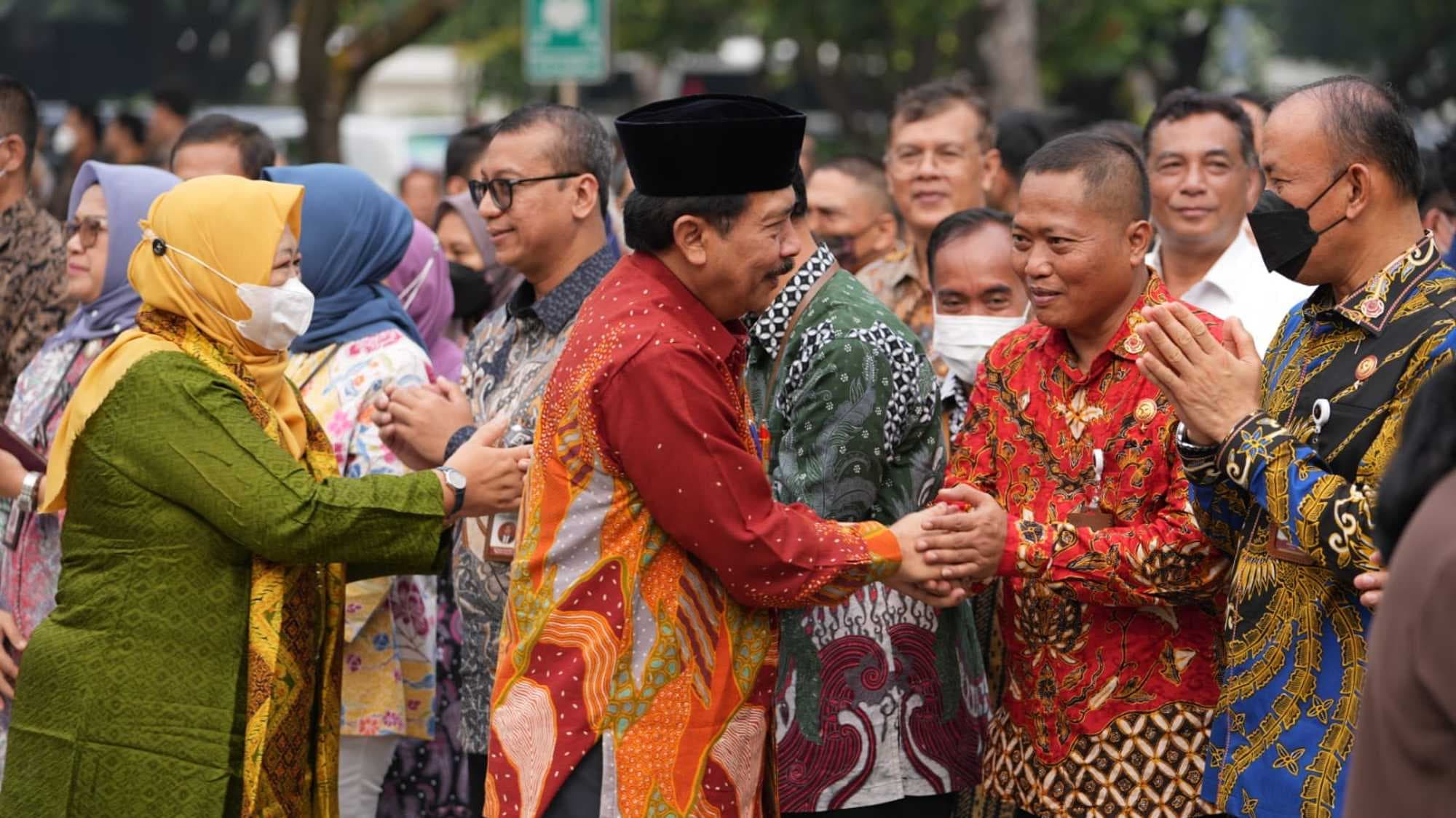 Bermula dari Solo, Begini Sejarah Halal Bi Halal Versi Martabak Malabar