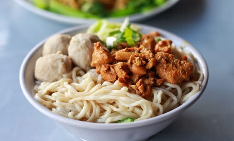 Bosan dengan Opor dan Rendang, Simak Resep Mie Ayam Bakso Rumahan yang Kerap Diburu di Momen Lebaran