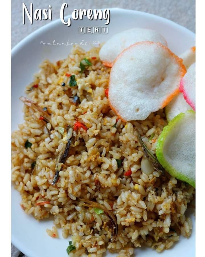 Resep Nasgor Teri, Gampang Cukup Nasi Sisa, Potongan Daun Bawang , Teri dan Telur