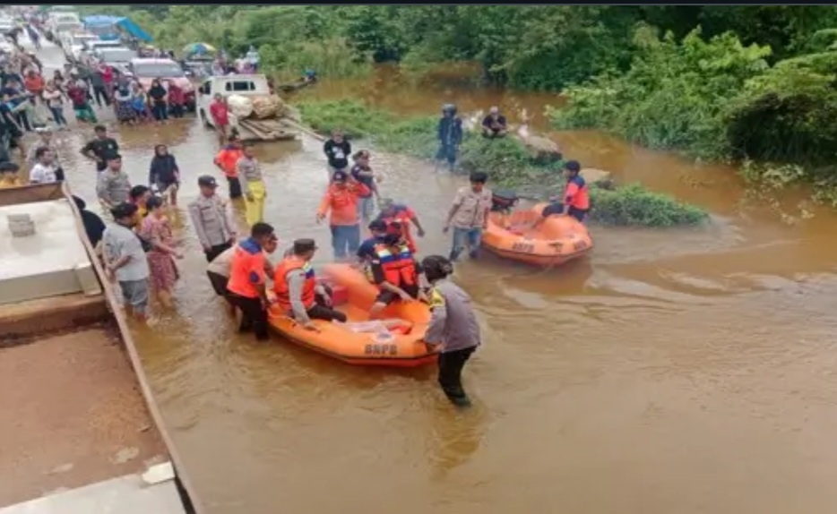 2 Kotban Hilang Banjir Lahar Dingin Sumbar Belum Ditemukan, Tim SA Sisir Aliran Sungai dan Material
