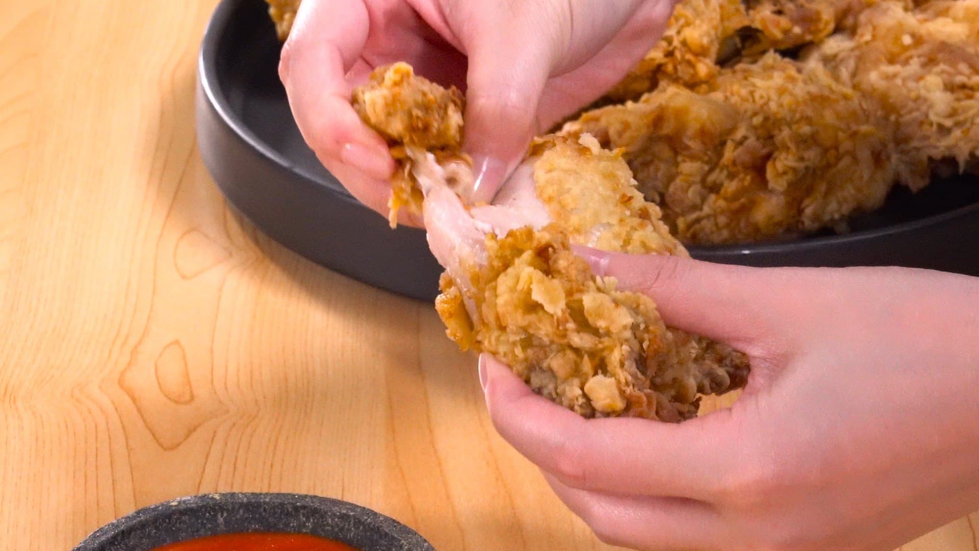 Wajib Dicoba Nih, Tips 3 Langkah Menggoreng Ayam Tidak Meletup dan Lengket di Penggorengan