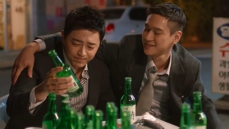 Mencicipi Soju Varian Strawberry, Minuman yang Kerap Muncul di Drama Korea dan Hype di Kalangan Pecinta Drakor