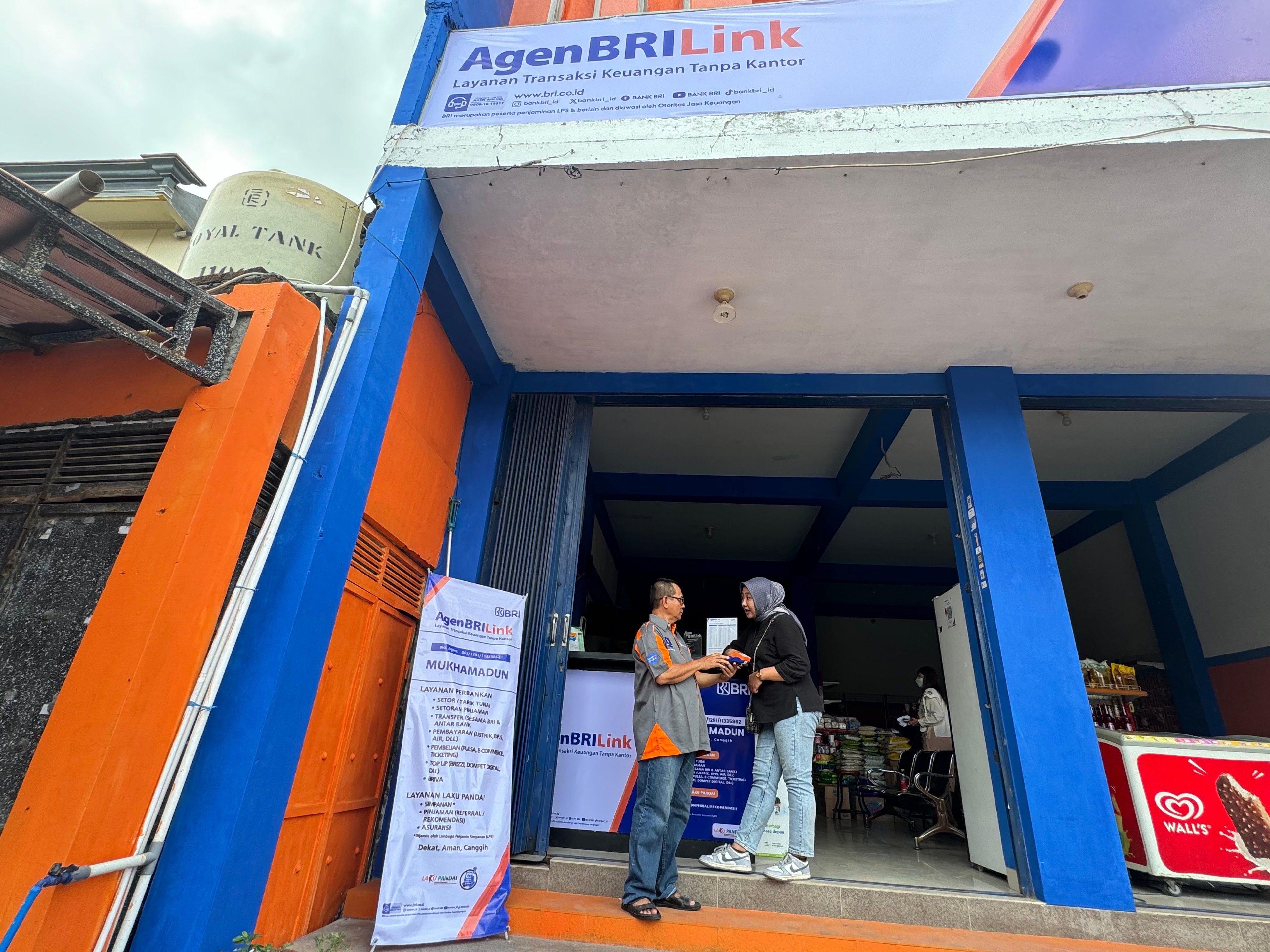 Ini Cara Unik Agen BRILink di Gresik Jawa Timur Jaga Pelanggan Tetap Setia, Layak Dicontoh oleh Mitra BRI Lainnya