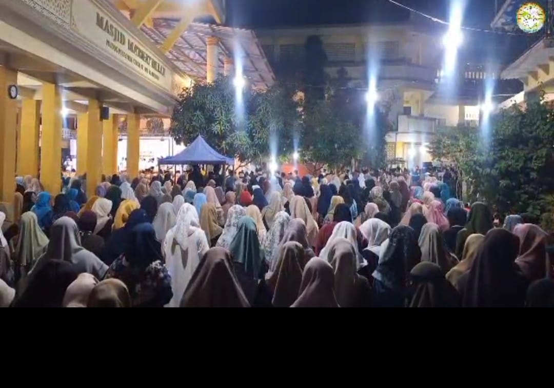 Penuh Hikmah, 5000 Jamaah Hadiri Haul Ibu Nyai Naddiroh Munawaroh dan Dzikir Manakib Kubro Syekh Abdul Qodir Jaelani di PP Al Ma'rifah Cirebon