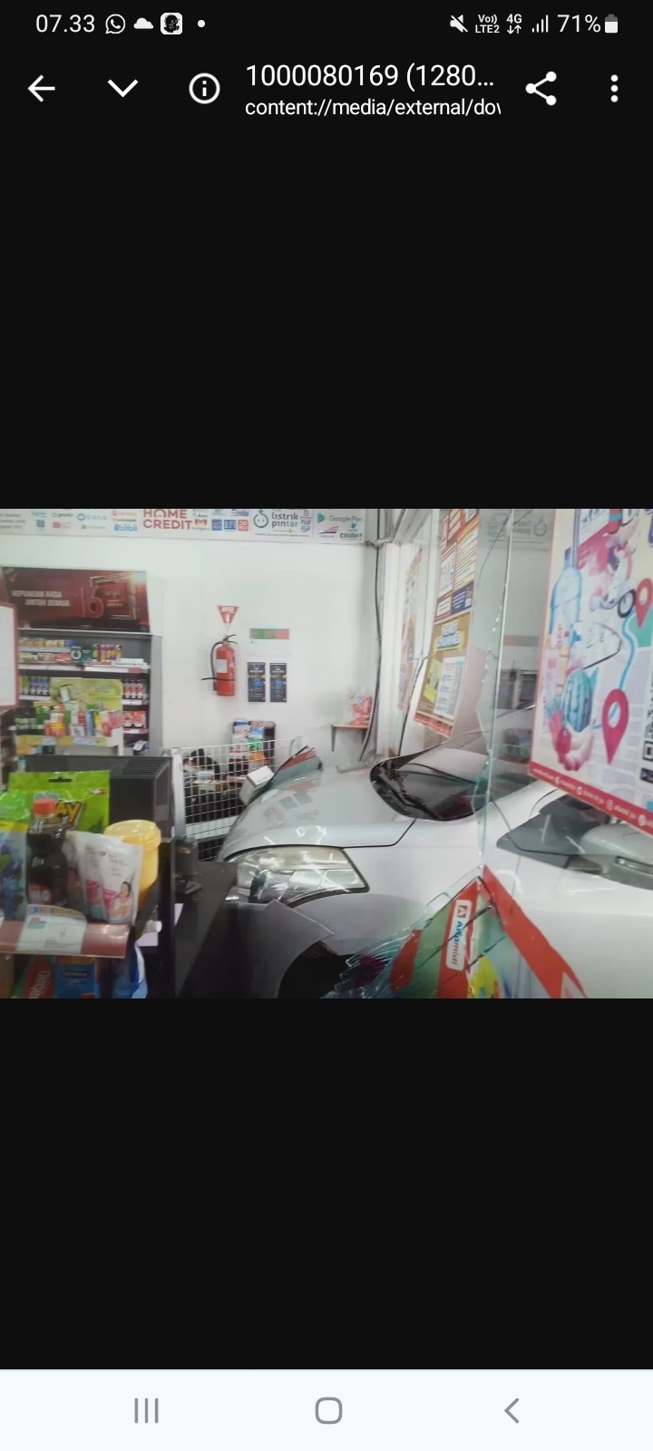 Penampakan Kecelakaan Mobil Tabrak Minimarket di Puncak Bogor, Sopir Warga Jakarta sebelumnya Ambil Uang