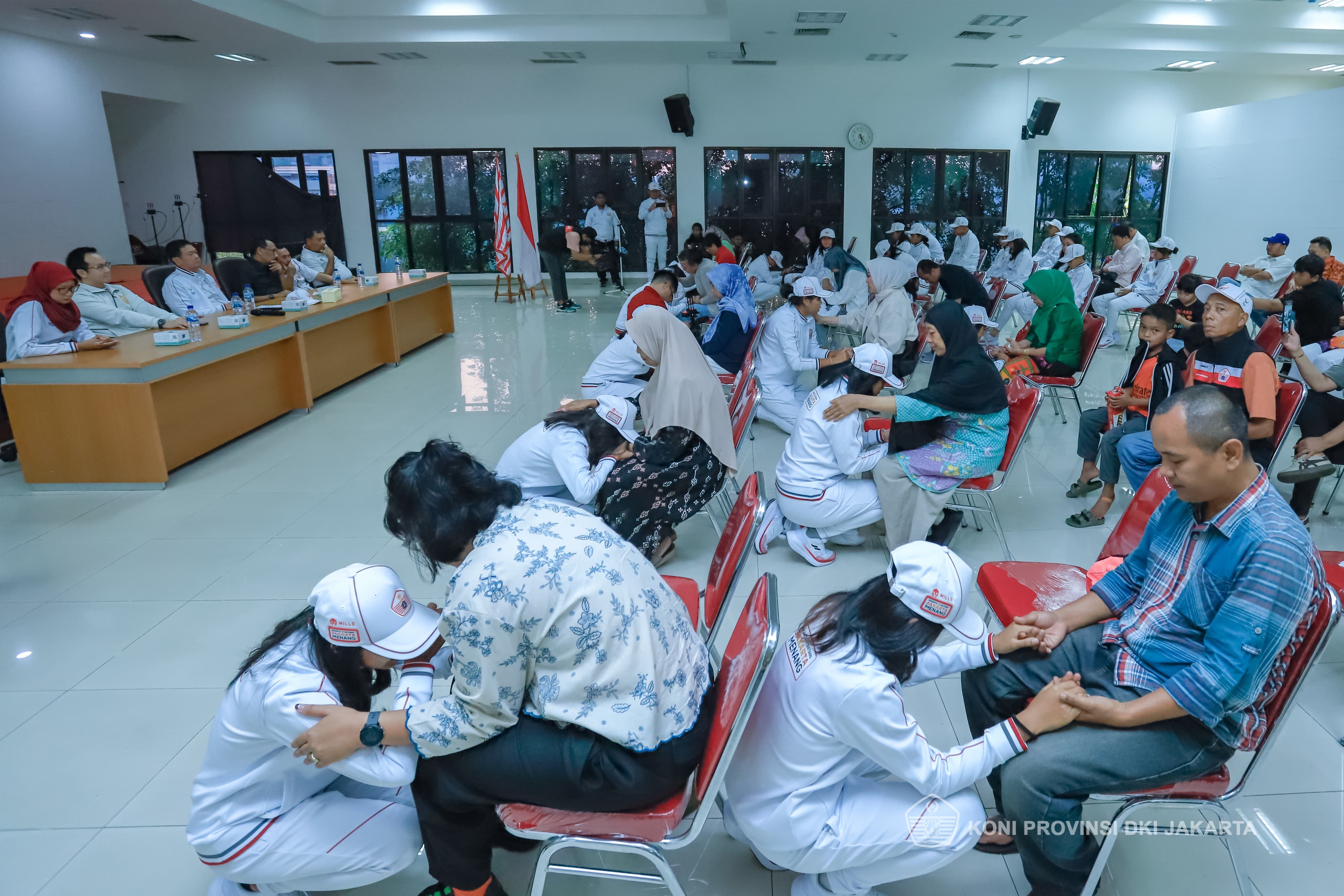 Suasana Haru dan Penuh Doa Iringi Pelepasan Atlet Sepakbola Putri DKI untuk PON Aceh-Sumut 2024