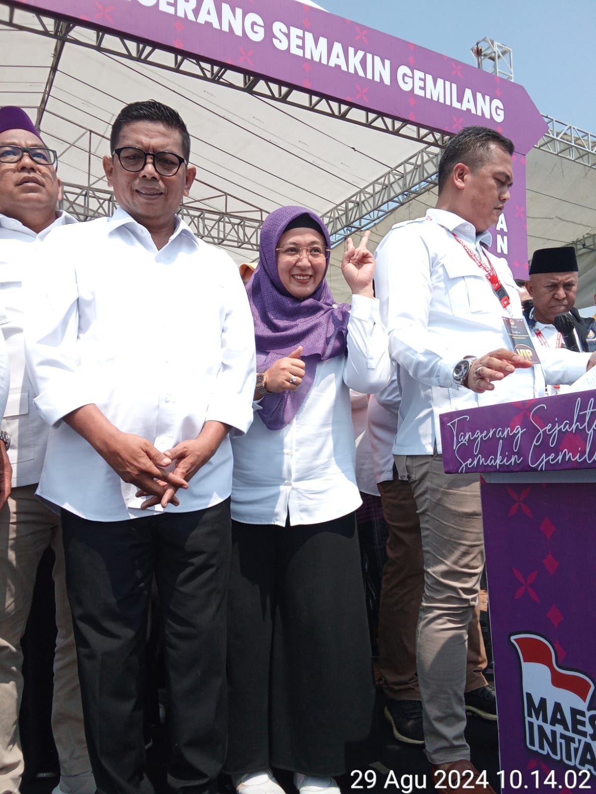 Diantar KIM Plus, Maesyal-Intan Daftar Pilkada ke KPU Tangerang, Disambut Tradisi Palang Pintu