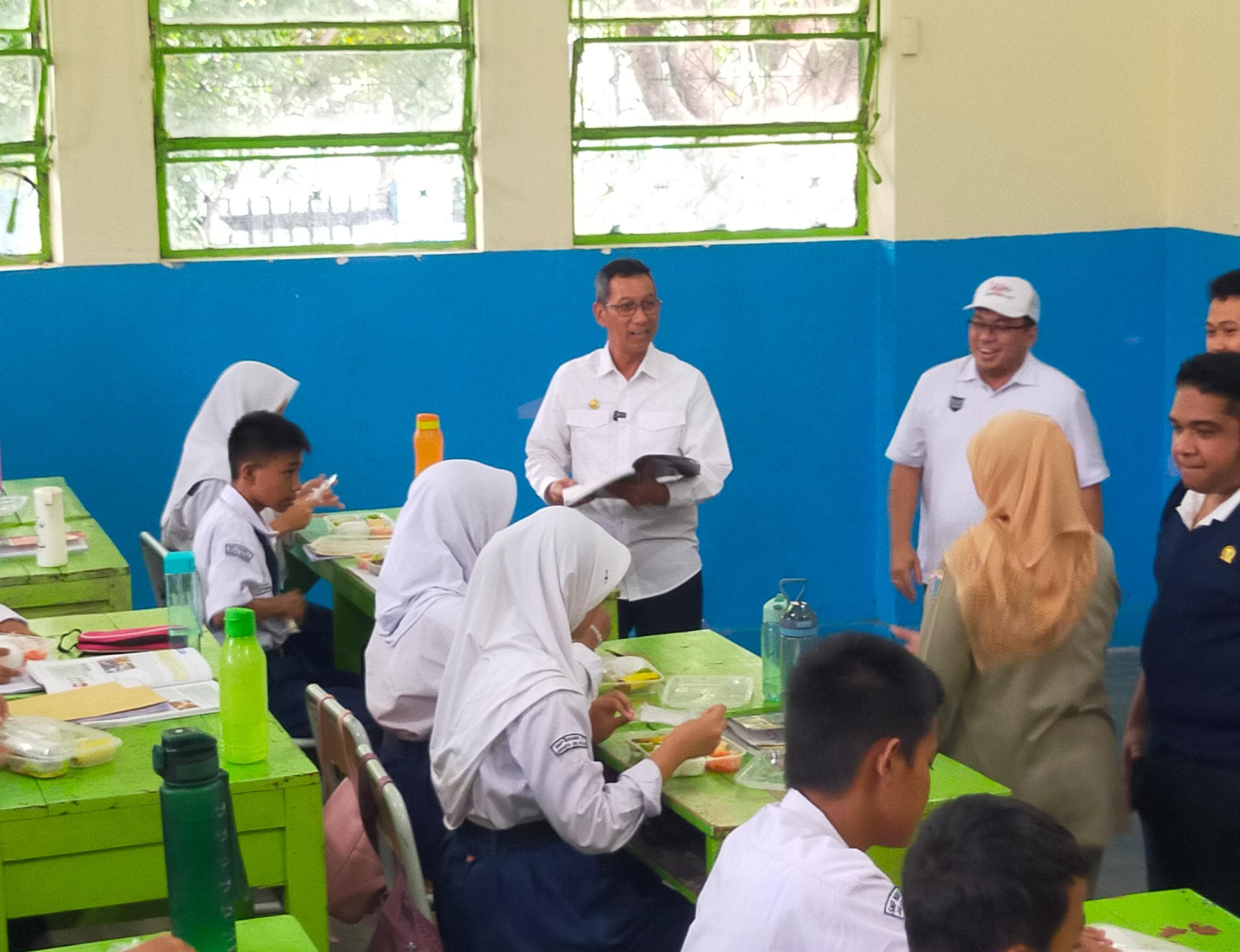 Punya Lauk yang Beda, Ini Isi Menu Uji Coba Makan Bergizi Gratis Kelima di SDN 01 dan SMPN 03 Manggarai