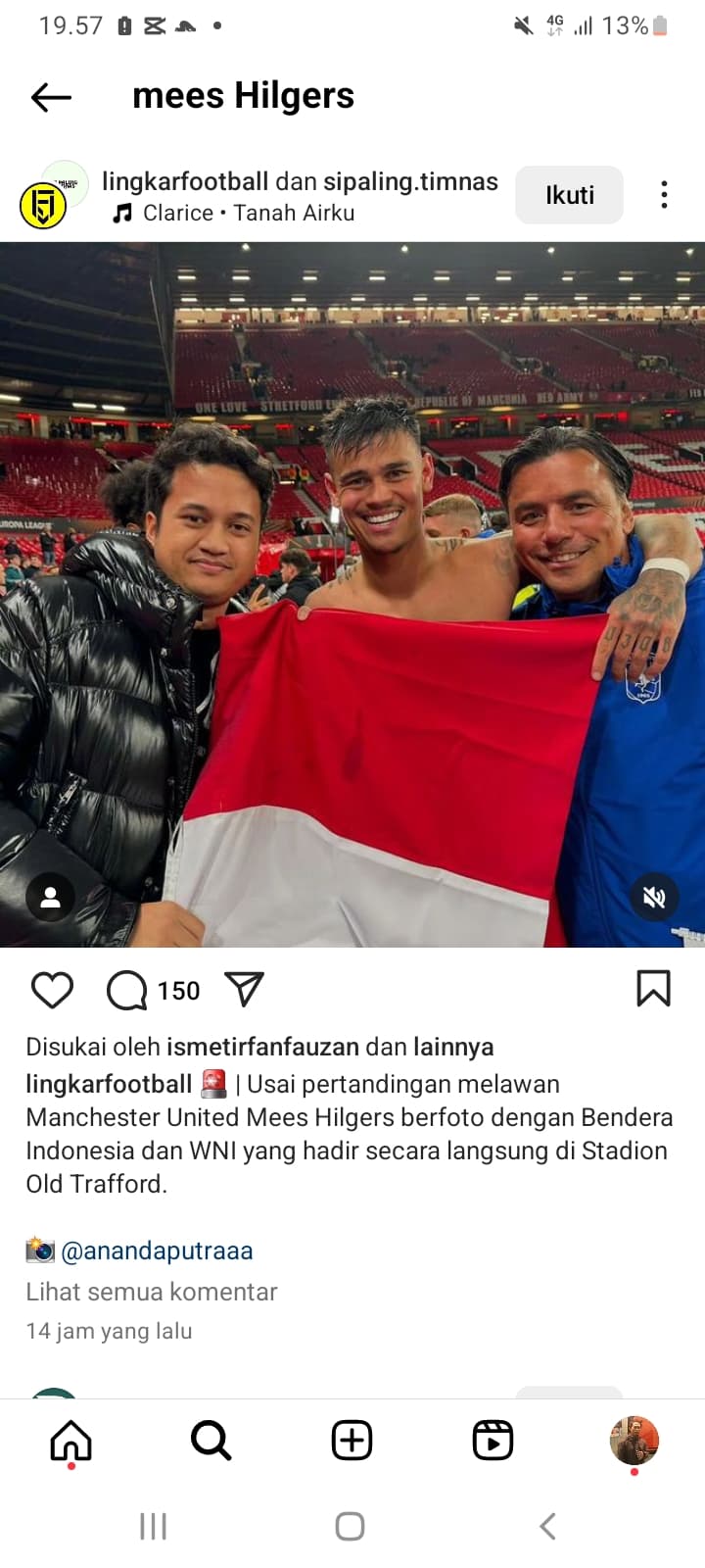 Moment Mees Hilgers Kirabkan Bendera Merah Putih Usai Tahan Imbang Manchester United, Bikin Pelatih Asal Belanda Geleng Kepala
