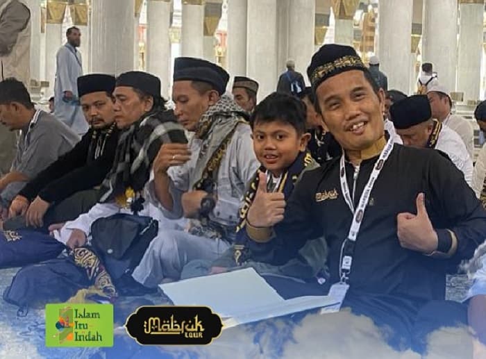 ASIK! Ustaz Maulana Ajak Jamaahnya Jalani Ibadah Umroh Bareng