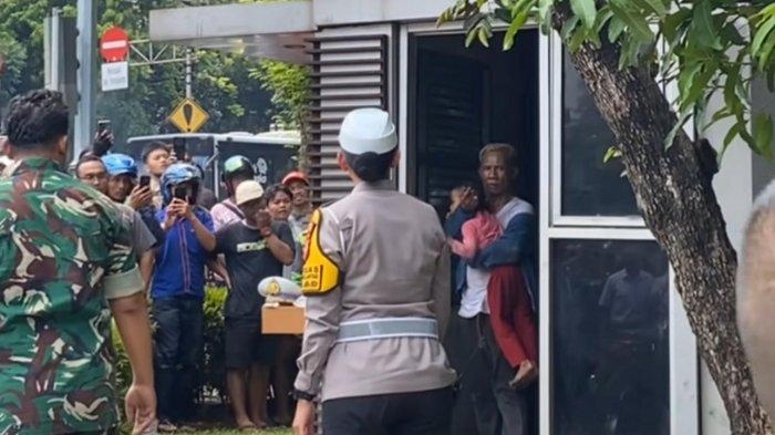GEGER! Pria Bersajam Sandera Bocah Perempuan 4 Tahun di Pospol Pejaten, Pisau Ditempel di Leher, Disergap Polisi Usai 15 Menit Beraksi, Ini Motifnya