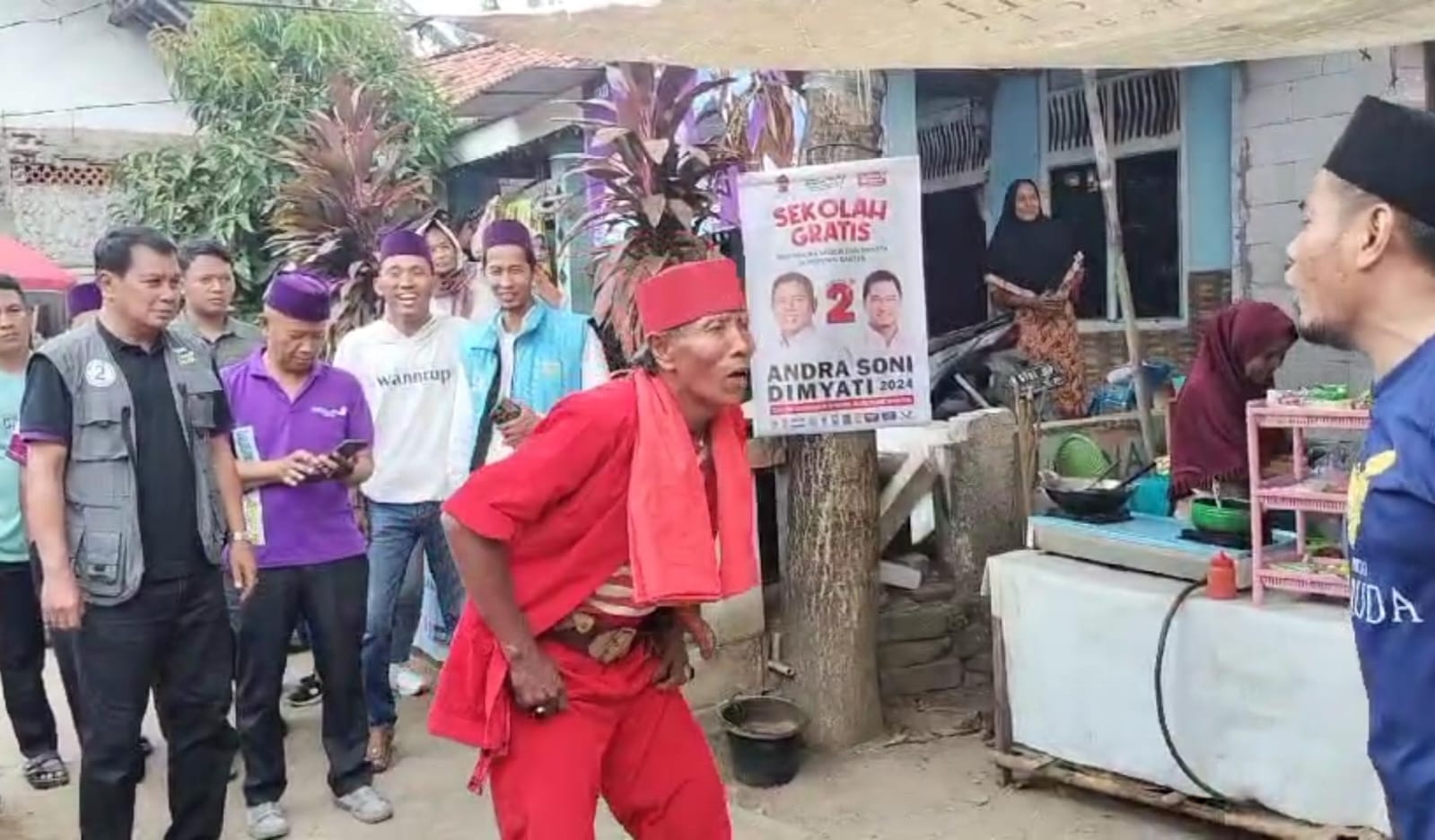 Disambut Tradisi Palang Pintu Saat Kunjungi Pakuhaji, Maesyal Rasyid Nostalgia Jadi Sekcam Sambil Paparkan Program