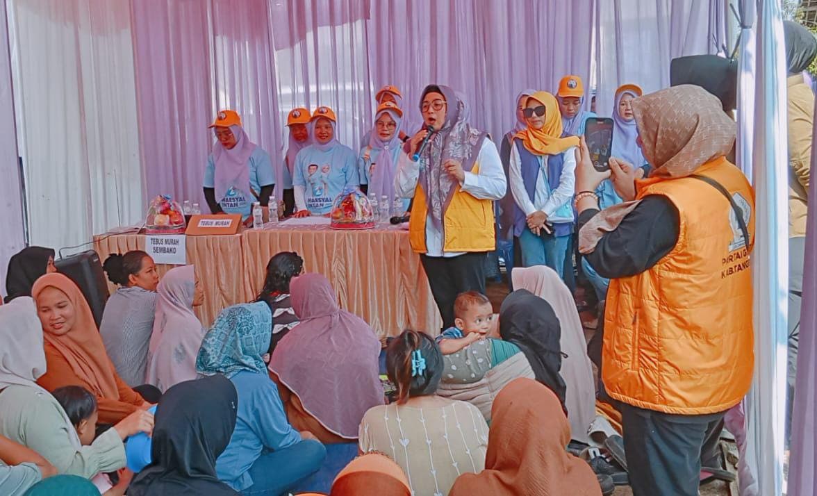Bangga Ada Calon Wakil Bupati Perempuan, Emak-Emak Warga Pagedangan Dukung Intan Nurul Hikmah