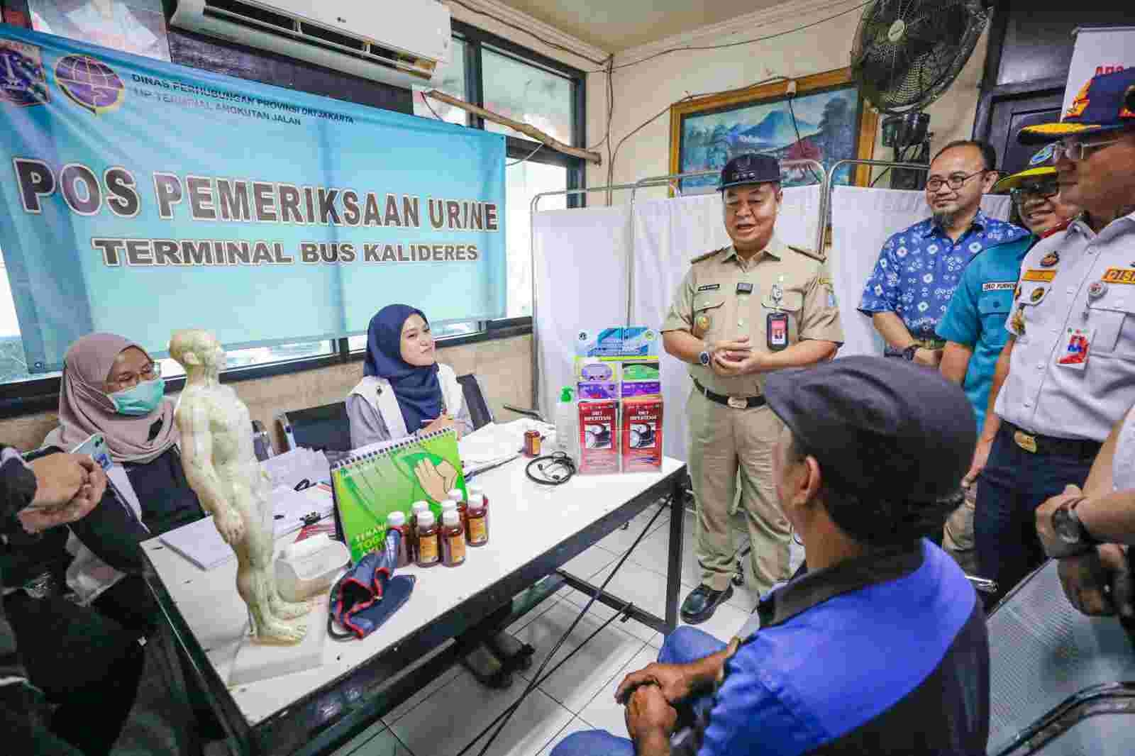 Cek Kondisi Bus di Terminal Kalideres, Pemprov DKI Pastikan Kelancaran Mudik Saat Nataru