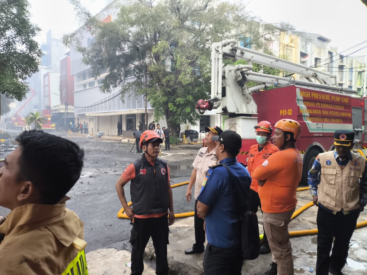 Kebakaran Melanda Plaza Glodok, Dinas Gulkarmat DKI Kerahkan 45 Unit Gabungan dan Berhasil Selamatkan 8 Korban, Berikut Data Para Korbannya