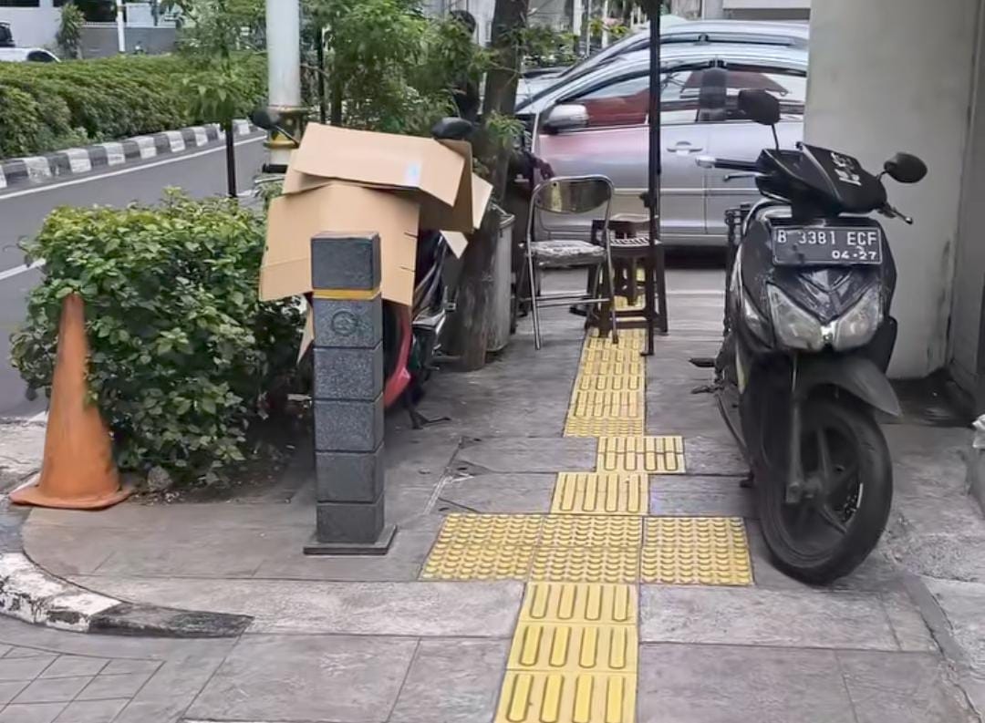 Viral Parkir Liar VIP di Atas Trotoar Jalan Wolter Monginsidi, Satpol PP DKI Akan Tindak Tegas Pelaku
