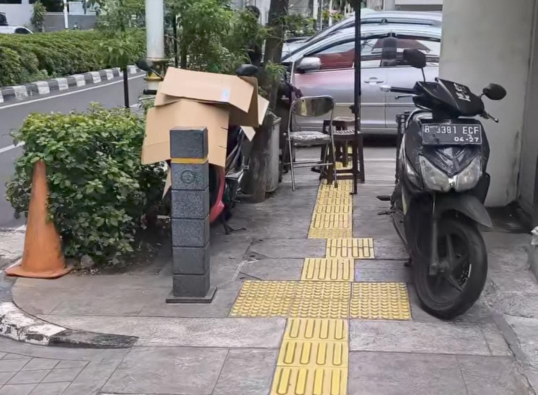 Viral Parkir Liar VIP di Atas Trotoar Jalan Wolter Monginsidi, Satpol PP DKI Akan Tindak Tegas Pelaku