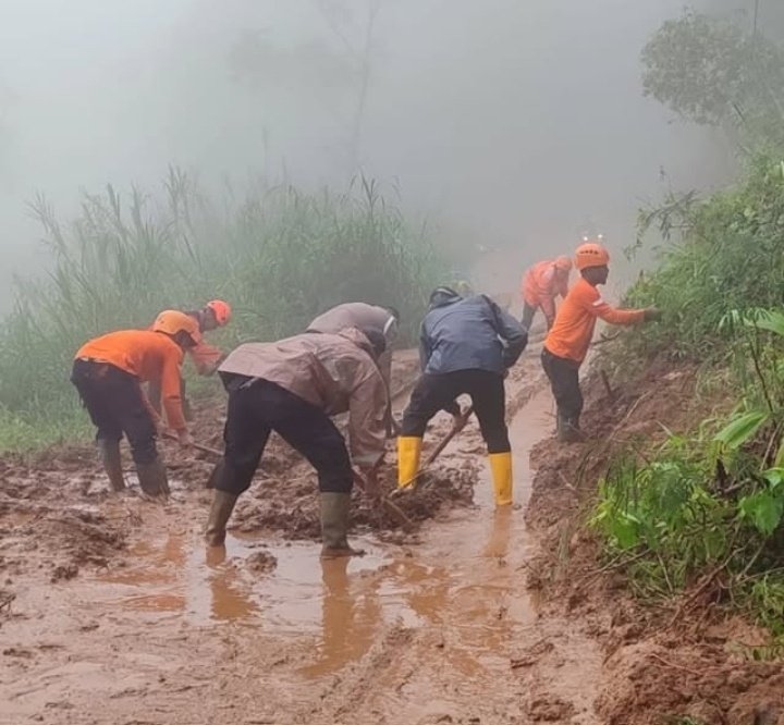 Tak Hanya Tanah Longsor, Banjir Bandang Dikabarkan Hantam Beberapa Kecamatan di Kabupaten Pekalongan Jawa Tengah, Akses ke Kota Hampir Terputus