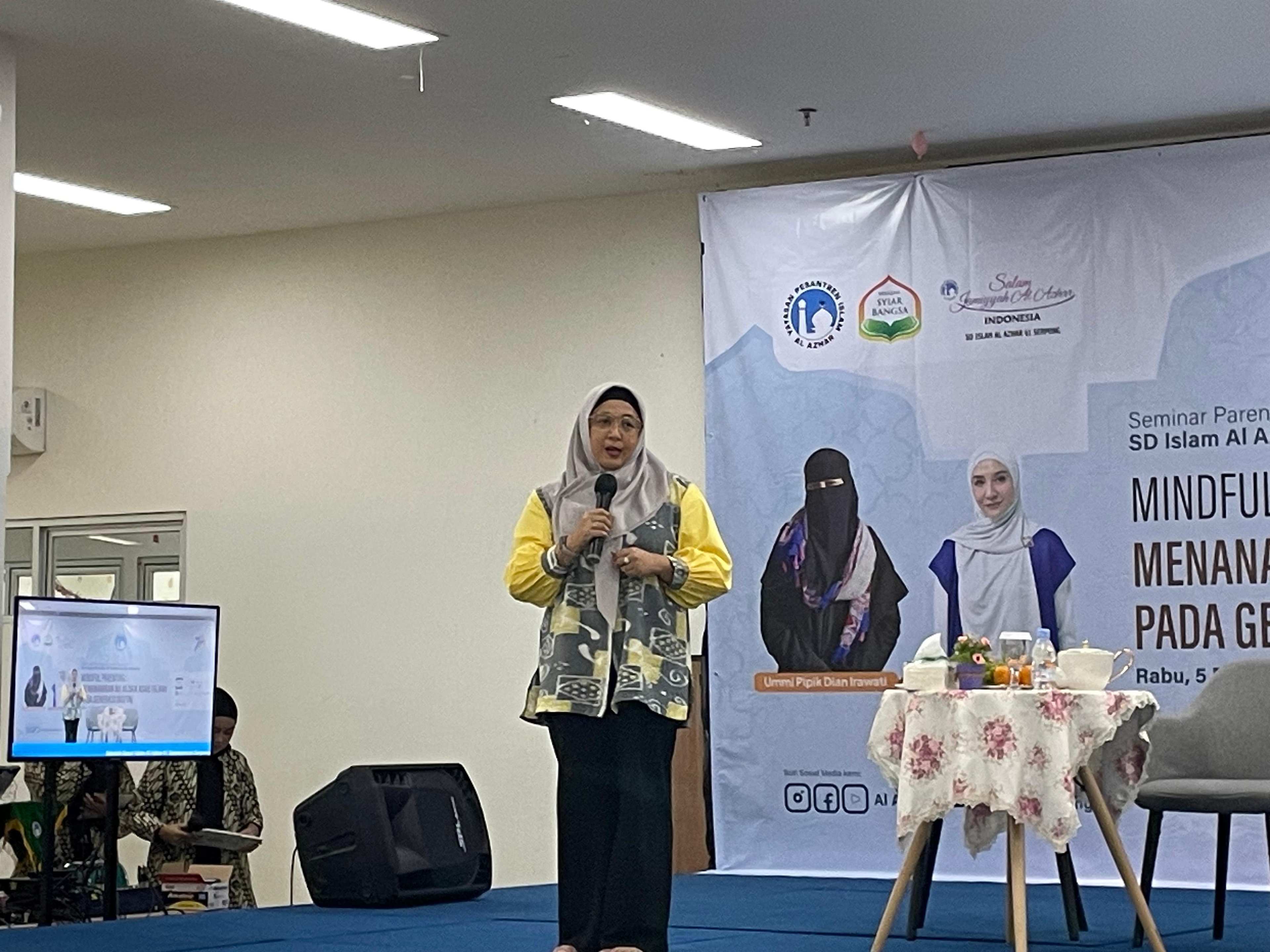 Intan Nurul Hikmah Hadiri Seminar Parenting di SD Islam Al-Azhar 61, Ajak Orang Tua Tanamkan Adab Sejak Usia Dini
