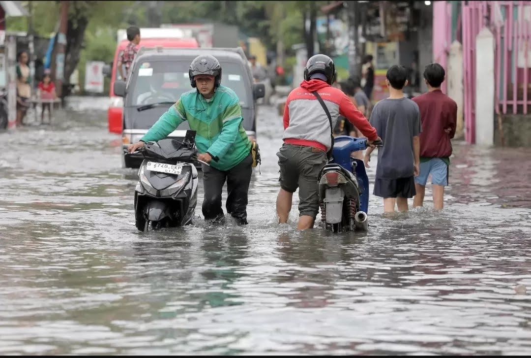 Hati-hati! Banjir Tergenang di 6 RT dan 1 Ruas Jalan Jaksel, Berikut Wilayah yang Terdampak!