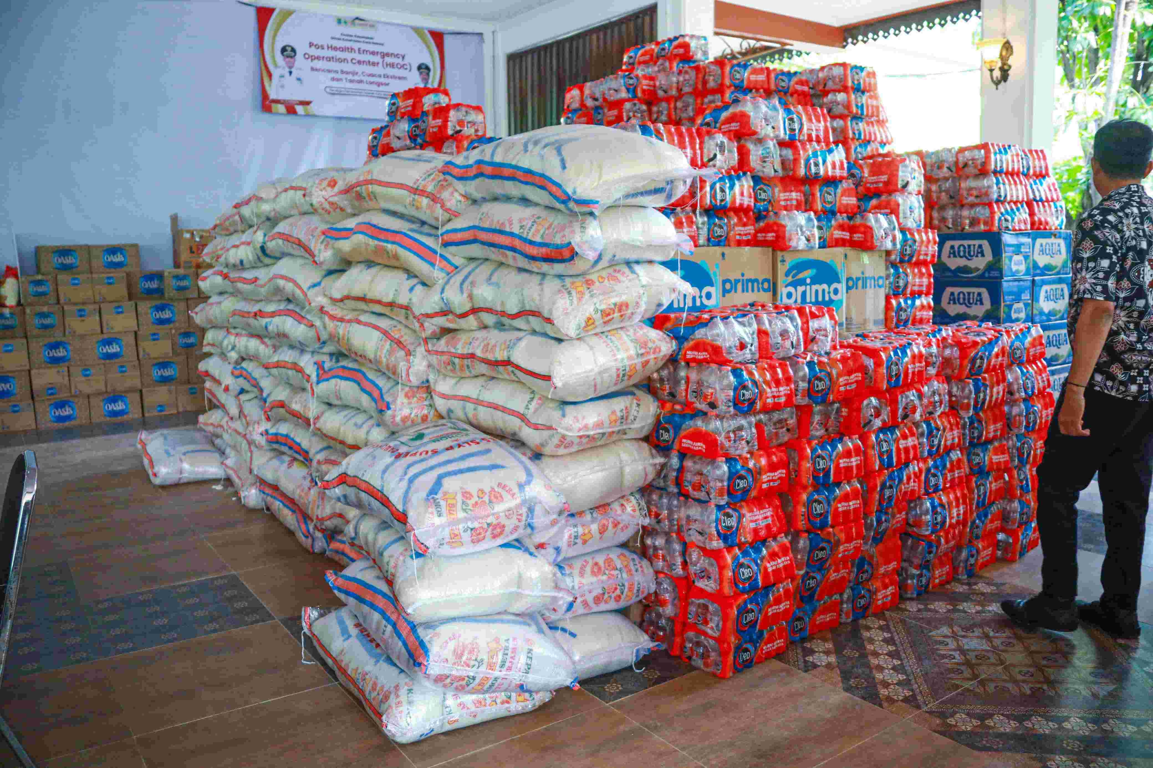 Pemprov DKI Beri Bantuan Warga Korban Banjir di Kota Bekasi, Makanan, Selimut hingga Toilet