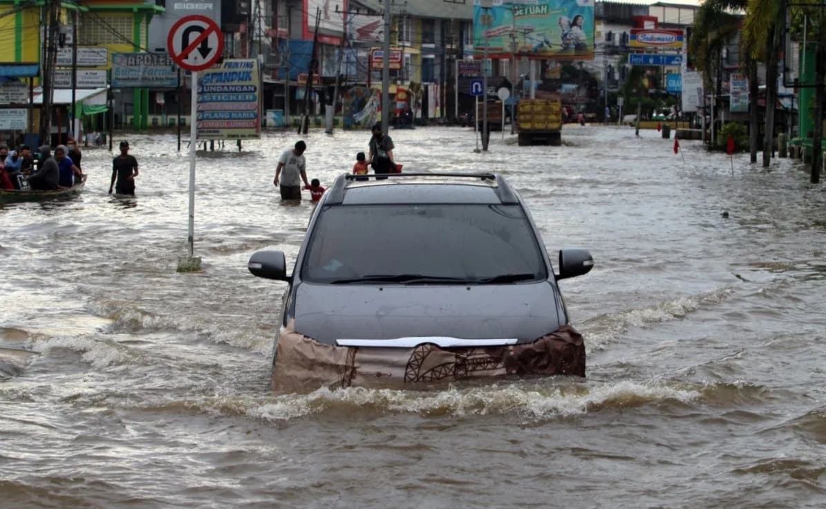 Kata Pakar Otomotif, Jangan Lakukan Hal Bodoh Ini Usai Evakuasi Mobil dari Rendaman Banjir, Cukup Begini Saja..