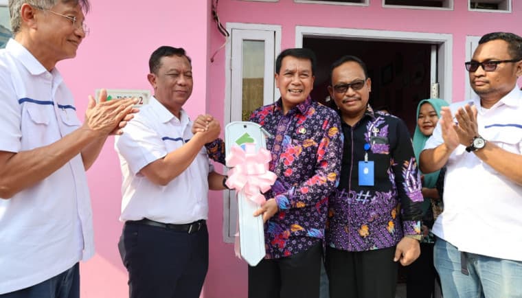 Salurkan CSR dari Sinar Mas Land dan PIK, Bupati Maesyal: Wujud Kepedulian Sosial, dari Beasiswa hingga Bedah Rumah