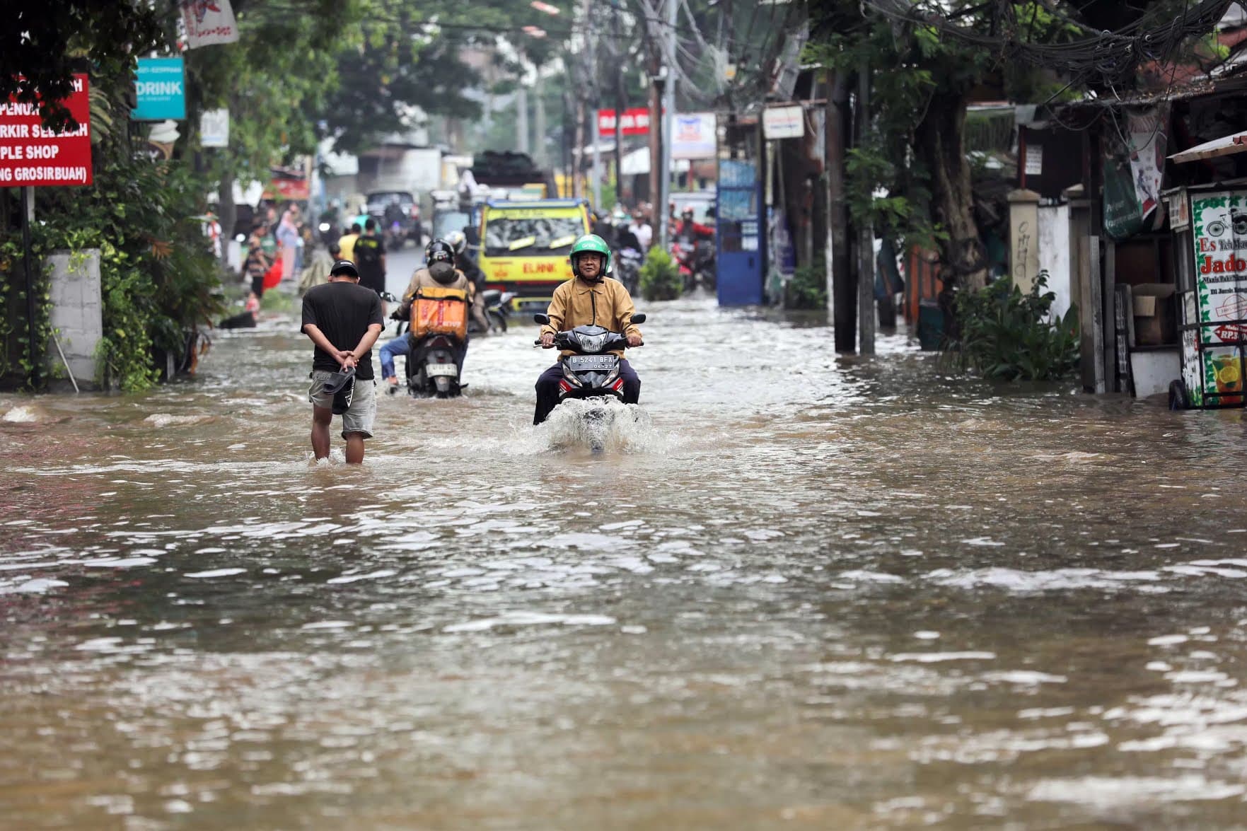 Banjir Kembali Landa Jakarta Akibat Hujan Ekstrem, Berikut 62 RT yang Terdampak Banjir Hari Ini!