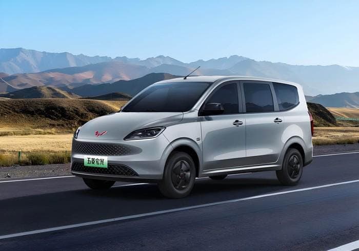 Mesinnya Mirip Mobil Hybrid Tapi Beda Cara Kerja, Wuling Hongguang EREV Resmi Diluncurkan Dengan Jarak Tempuh 1.000 Km!