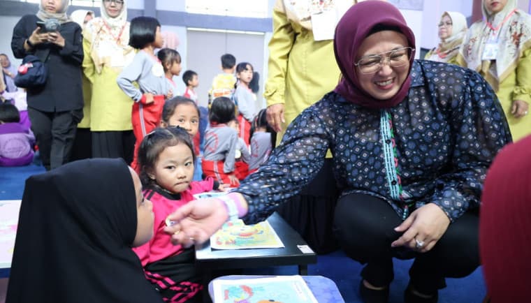 Buka Gebyar Kreativitas Anak di Kecamatan Pagedangan, Wabup Intan: Pendidikan Usia Dini Penting untuk Membentuk Karakter dan Menggali Potensi Anak