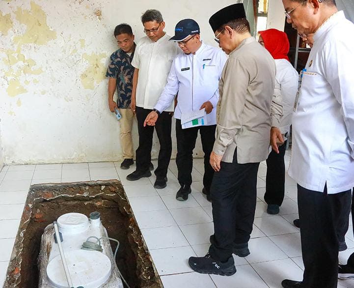 Pramono Bakal Tingkatkan Infrastruktur di Cideng, Mulai dari Pembangunan Pagar Pembatas Rel hingga Pemasangan Septic Tank