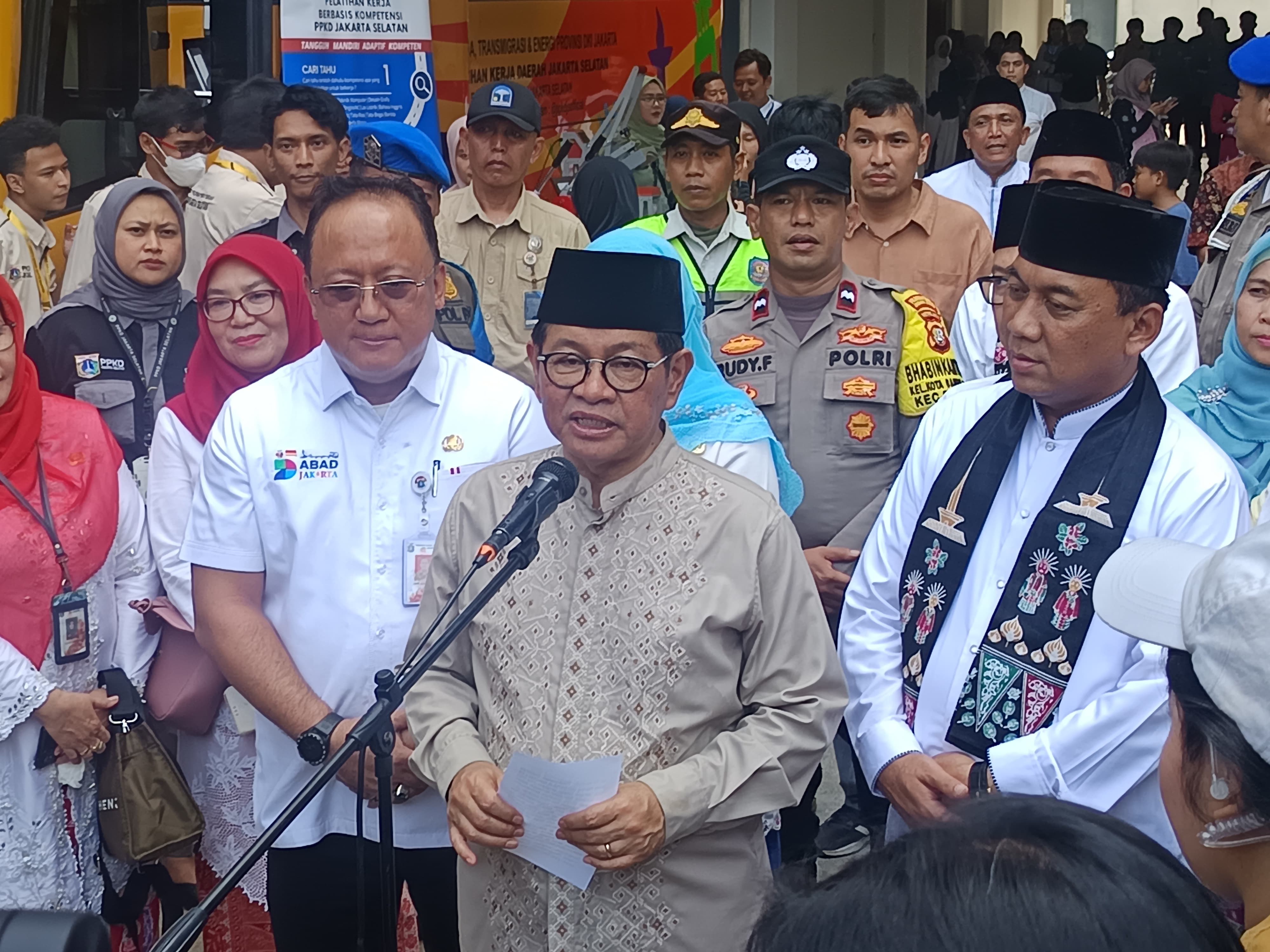 Gubernur Pramono Minta Puluhan Pejabat Pemprov DKI yang Mau Dilantik Hari Ini Harus Naik Transportasi Umum