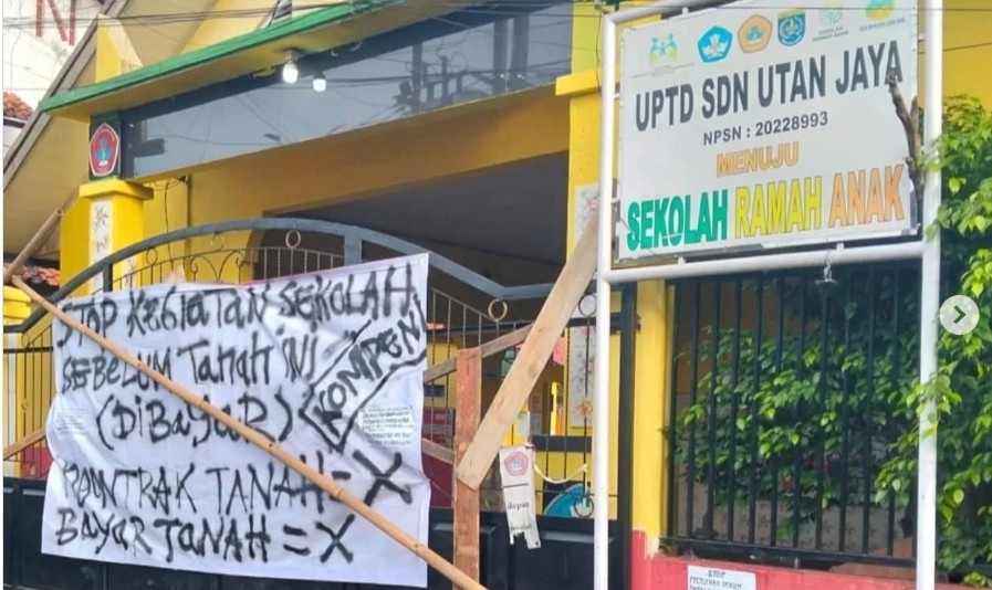 Gegara Sengketa Lahan, Gerbang SD Utan Jaya Depok Digembok, Siswa Terpaksa Belajar dari Rumah