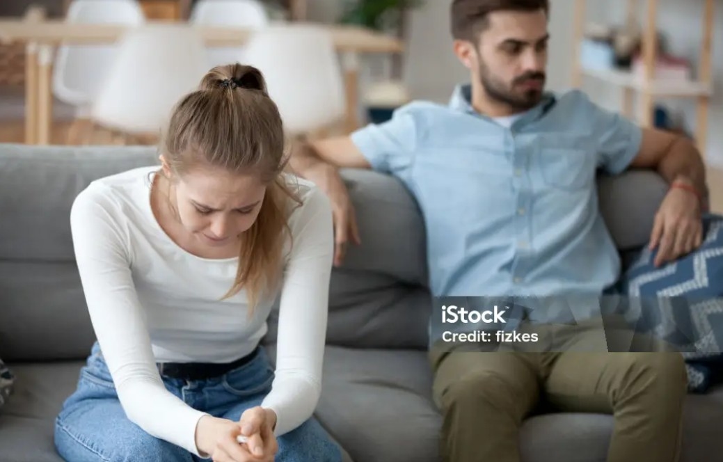 Pasangan Mulai Berubah? Inilah 5 Tanda Selingkuh yang Perlu Kamu Waspadai saat Menjalani LDR