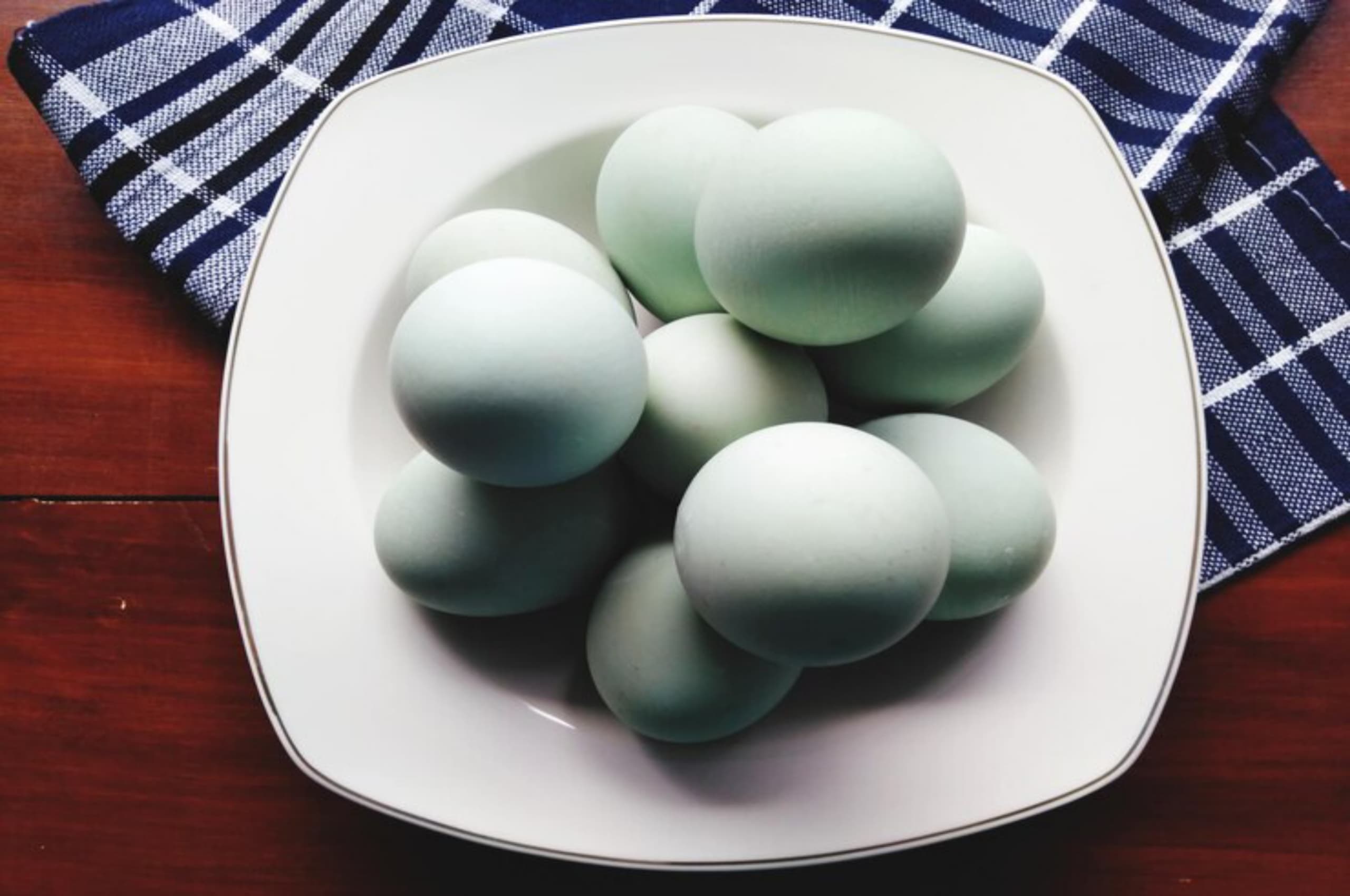 Doyan Telur Asin? Ini 8 Manfaatnya yang Jarang Dibahas Untuk Kesehatan