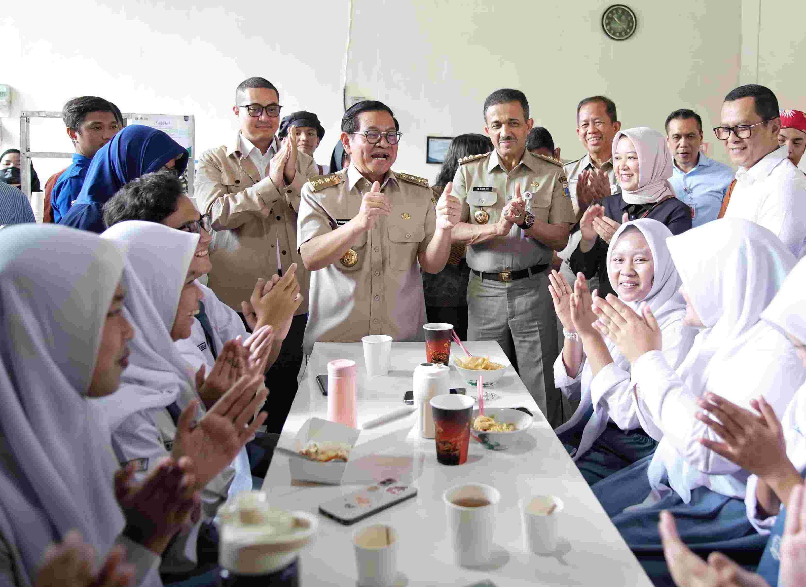 Resmikan Revitalisasi Kantin Sehat di 3 Sekolah, Pramono Anung Sebut akan Perbaiki Seluruh Kantin Sekolah se-Jakarta