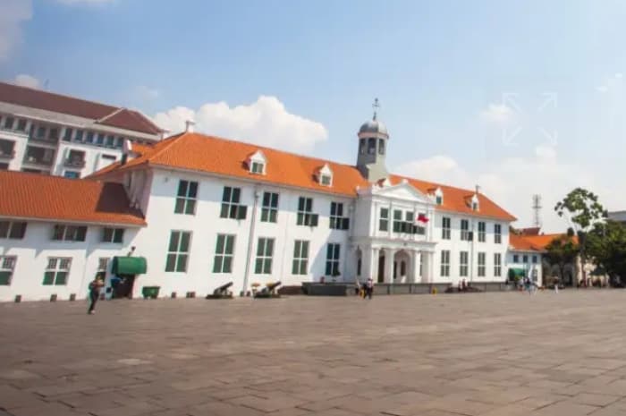 Gratis! Begini Tips Menikmati Walking Tour di Kota Tua Jakarta Tanpa Drama