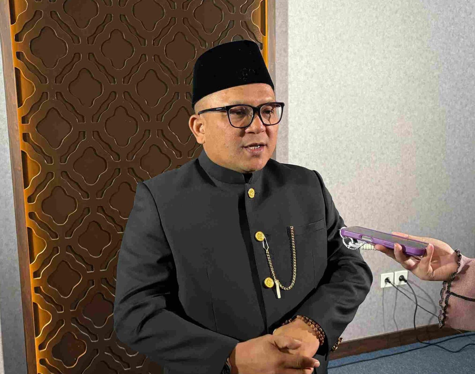 Wakil Ketua DPRD DKI dari Golkar Basri Baco Ajak Warga Naik Transportasi Umum untuk Mobilitas Sehari-hari