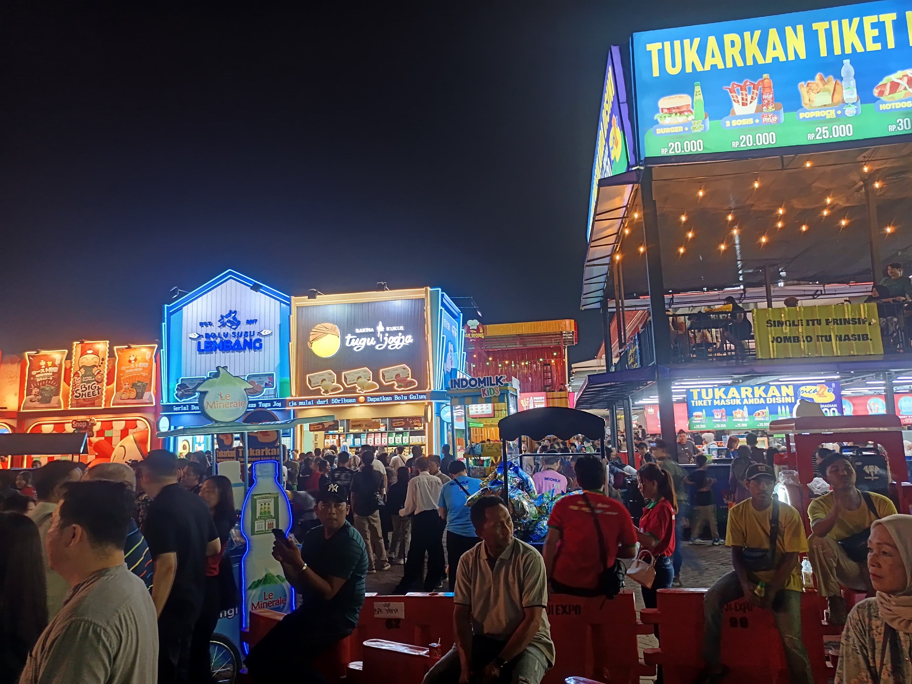 Bingung Mau Jajan Apa di Jakarta Fair Kemayoran 2025? Ini 9 Rekomendasi Jajanan Murah yang Wajib Dicoba