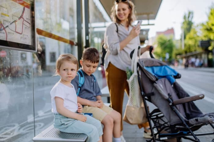 Biar Anak Nggak Rewel! Ini 7 Tips Liburan Seru Keliling Jakarta Naik Transportasi Umum Bareng Si Kecil