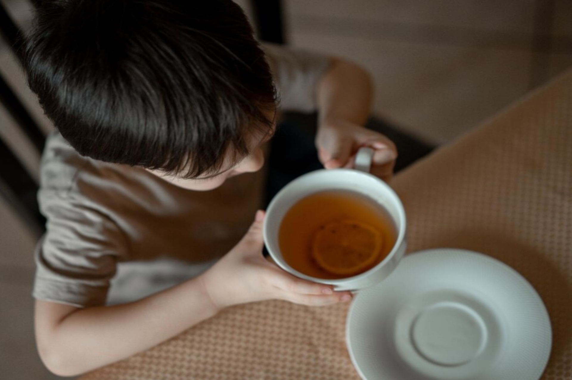 Waspadai Teh untuk Anak: Risiko Tersembunyi dari Tanin