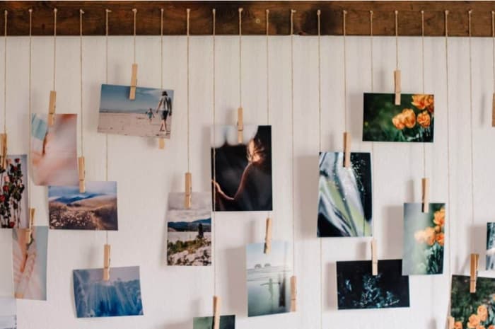 Estetika atau Energi Negatif? Ini Plus Minus Pajang Foto di Kamar Tidur