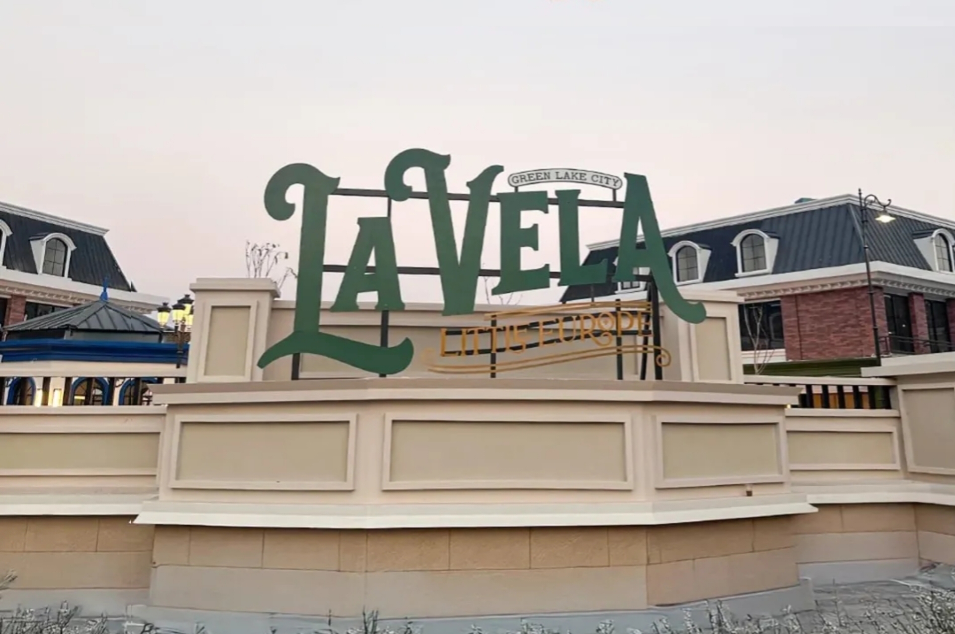 La Vela, Destinasi Bergaya Eropa Terbaru di Jakarta yang Instagramable